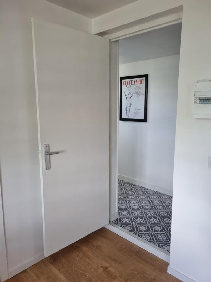 Location Saisonniere Appartement Situe A Saumur Bagian luar foto